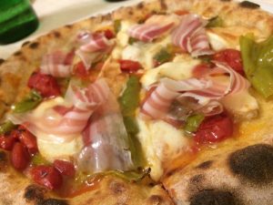Pizza con friggitelli, Bufale, Guanciale di Martina Franca